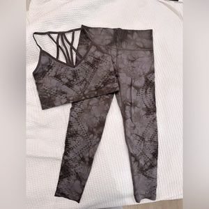 Betsey Johnson Tie Dye Seamless Sports Bra and Leggings Set. Never been worn
